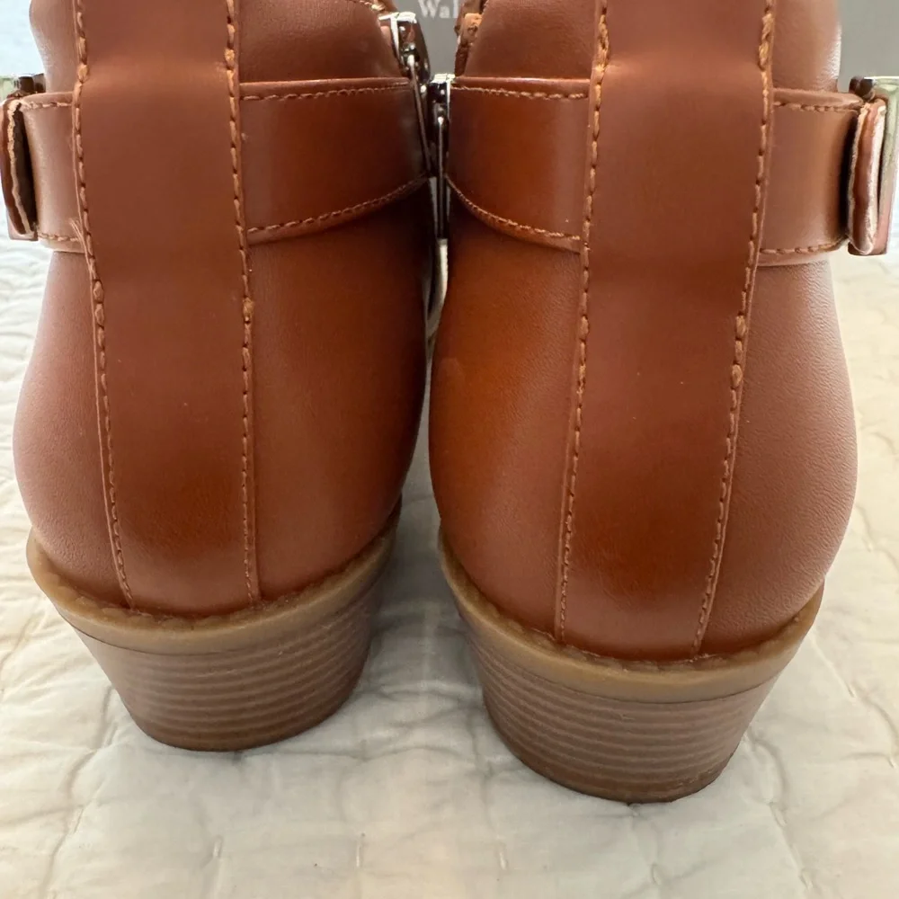 Vionic Millie toffee leather bootie w/silver buckle & side zipper - 9.5W - Picture 5 of 9